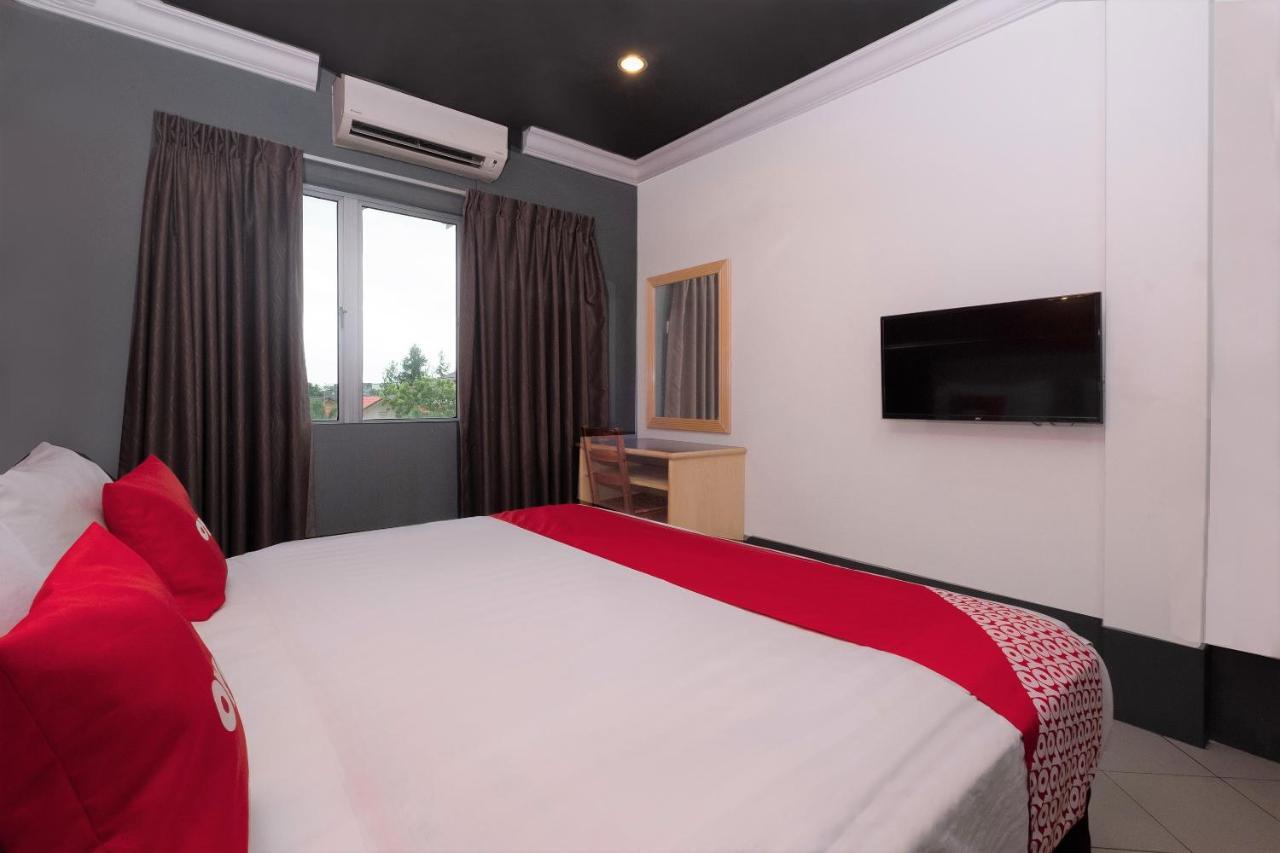 โอโย 90050 วี โฮเทล Hotel เตลุคอินทัน ภายนอก รูปภาพ